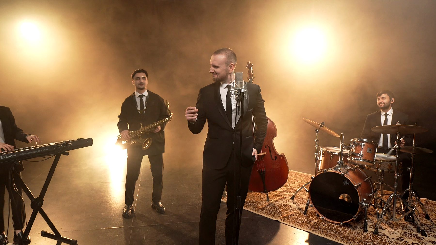 Old Money Band — живой номер, состав в дымке