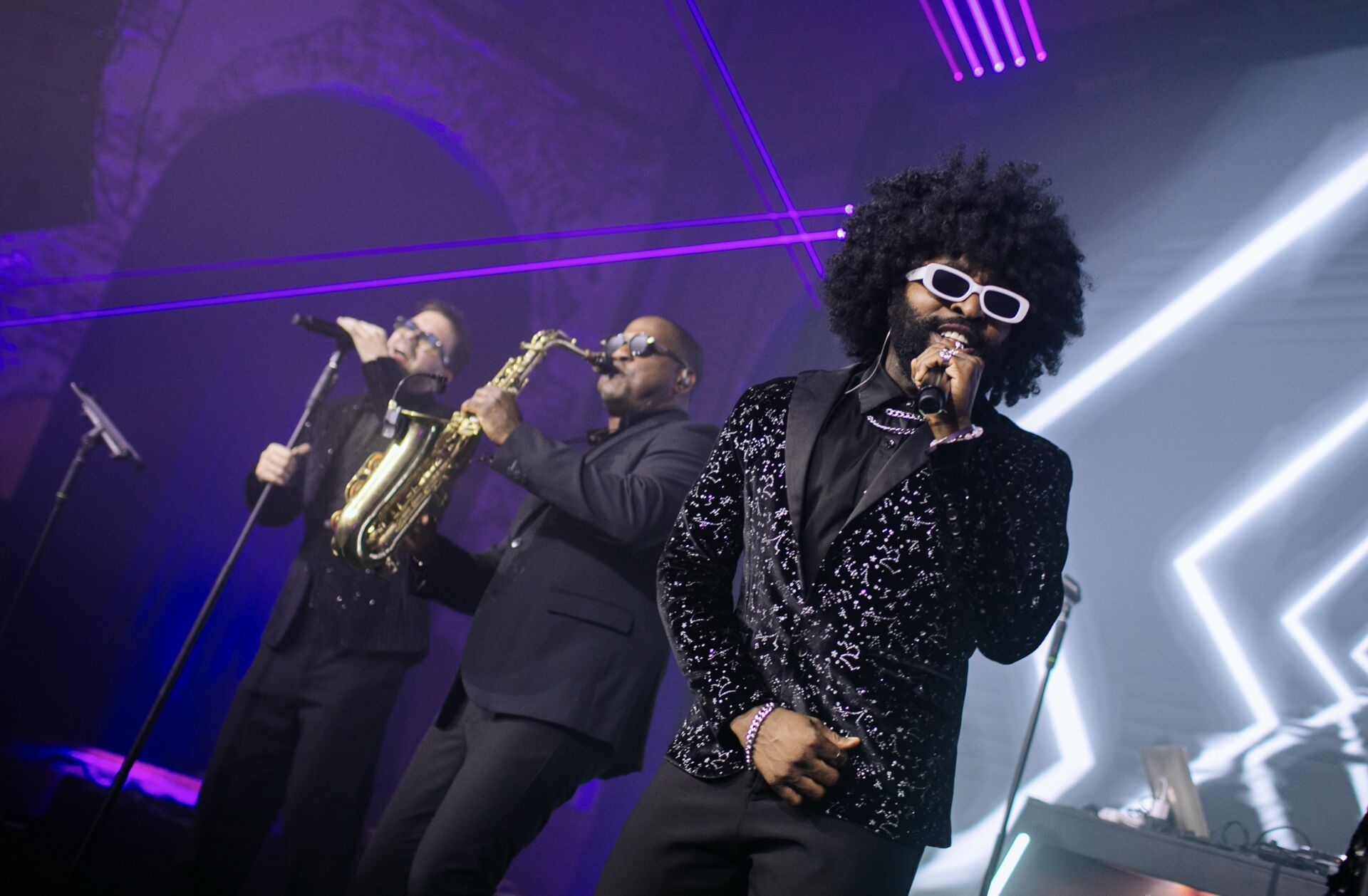 Ночной танцевальный блок на свадьбе с живой кавер-группой Luxury Cover Band